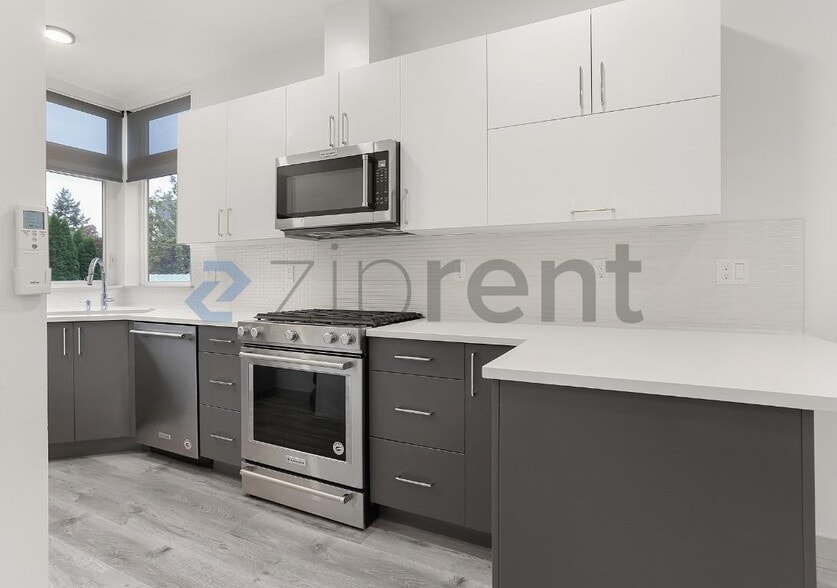 Building Photo - Unit C