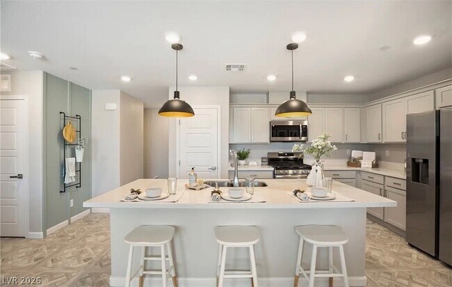 Building Photo - 4258 Vivenda St