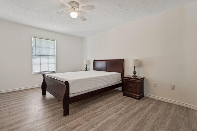 Building Photo - 3550 Mirror Ct