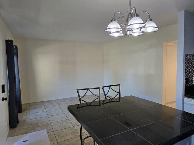 Building Photo - 82075 Country Club Dr