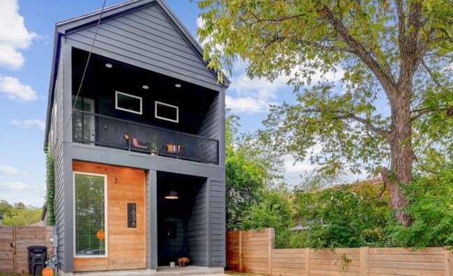Exterior - 1836 E Crockett St