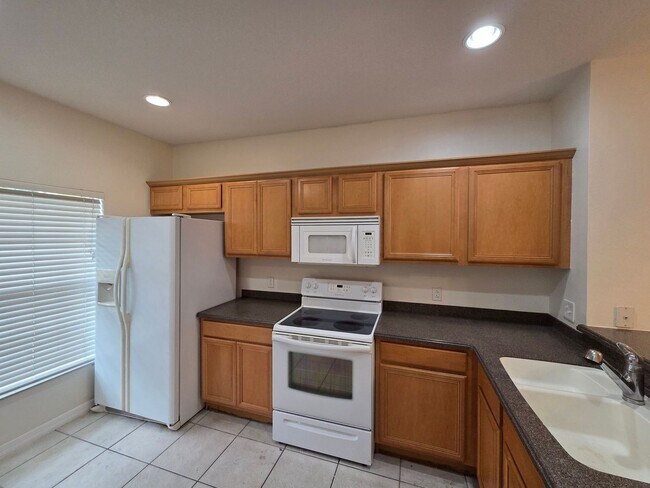 Building Photo - Beautiful 2 Bedroom, 2.5 Bath Townhome for Rent in The Hammocks!