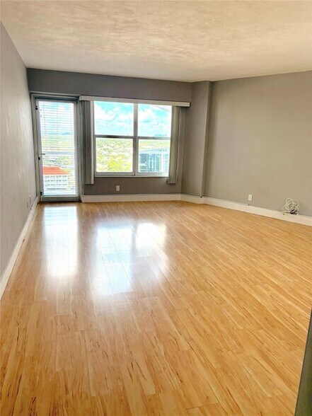 Building Photo - 3700 Galt Ocean Dr
