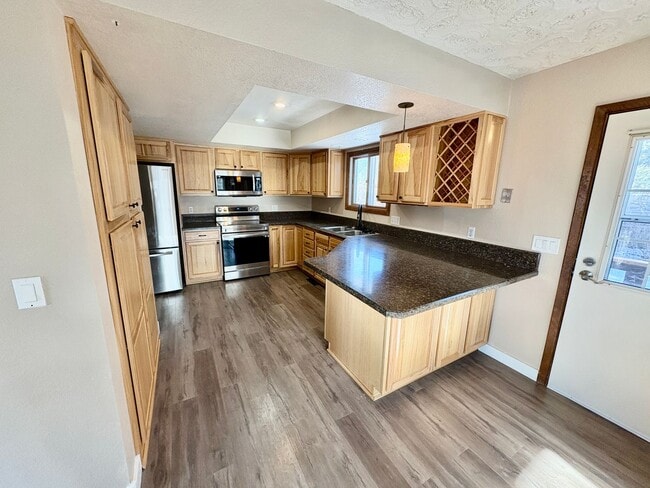 Building Photo - Large 3 bedroom house in the Heights! (Items will be removed)