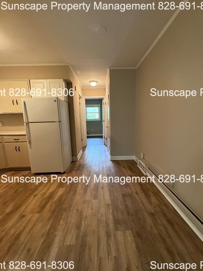 Building Photo - One bed one bath apartment