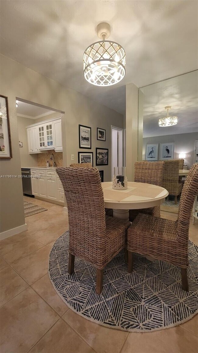 Building Photo - 624 Orton Ave