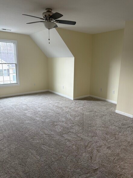 Bonus room - 409 Arabela Ct