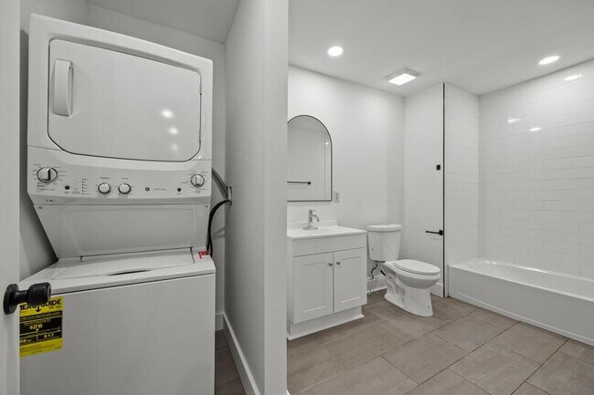 Building Photo - 941 E Whittier St