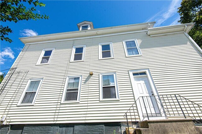Building Photo - 181 Pleasant St