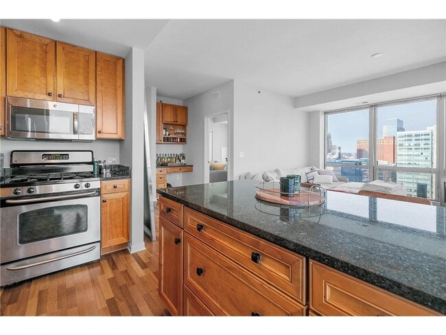 Building Photo - 929 Portland Ave