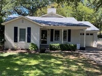 Building Photo - 623 Club Oak Dr