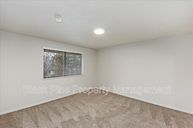 Building Photo - 3675 S Gekeler Ln