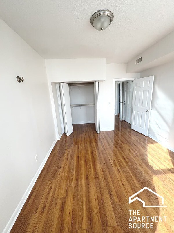 Building Photo - 8444 S Buffalo Ave