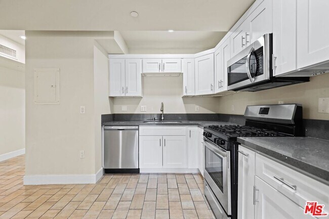 Building Photo - 1446 Armacost Ave