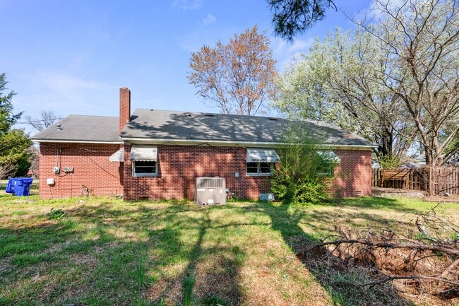 Building Photo - 224 NC-561