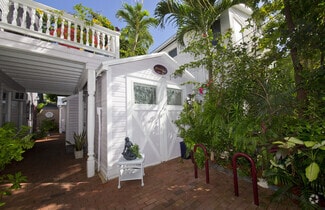 Building Photo - Furnished Studio in Old Town