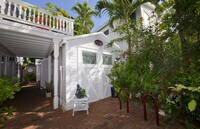 Building Photo - Furnished Studio in Old Town