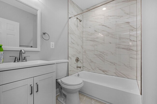 Building Photo - 4923 Lasalle Ave