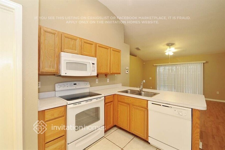 Building Photo - 3049 Castle Rock Cir