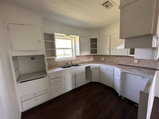 Building Photo - 850 County Road 218,