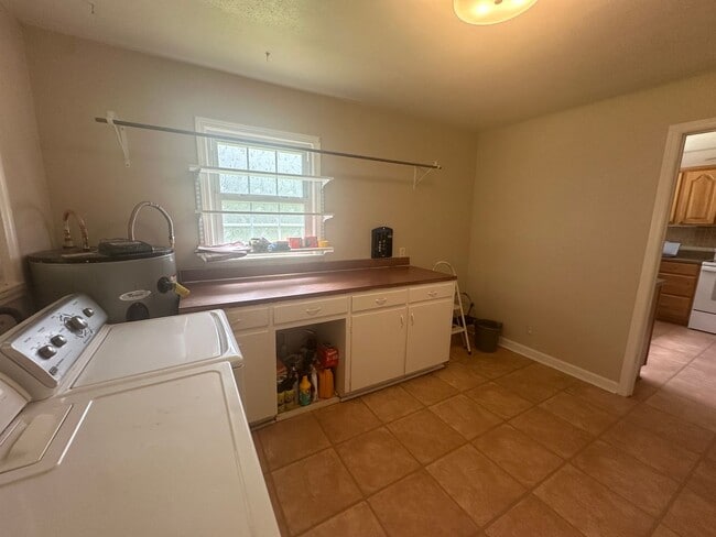 Building Photo - Secluded 3BR/2BA Home in Heflin – Lawncare...