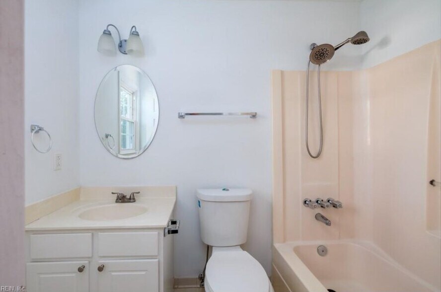 Building Photo - 1288 Hillock Xing