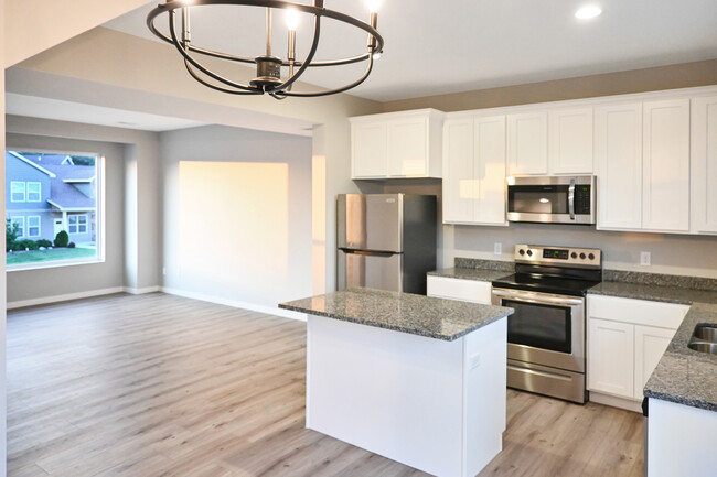 Kitchen - 3431 Glenbrook Cir S