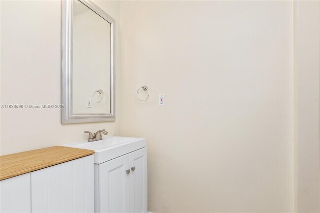 Building Photo - 11466 SW 109th Rd