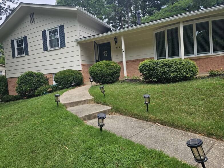 Primary Photo - 1404 Chilton Dr