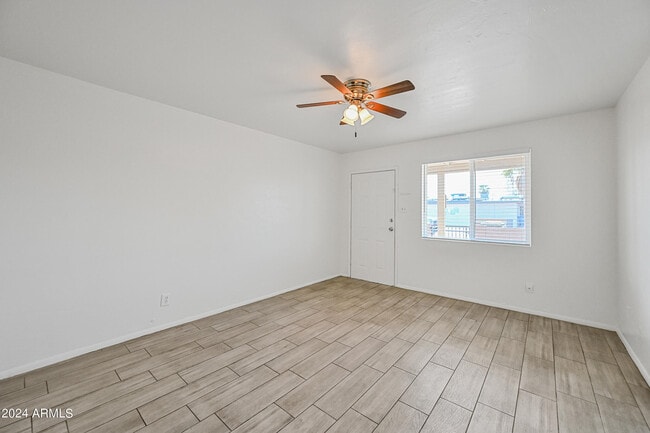 Building Photo - 903 N 22nd Pl