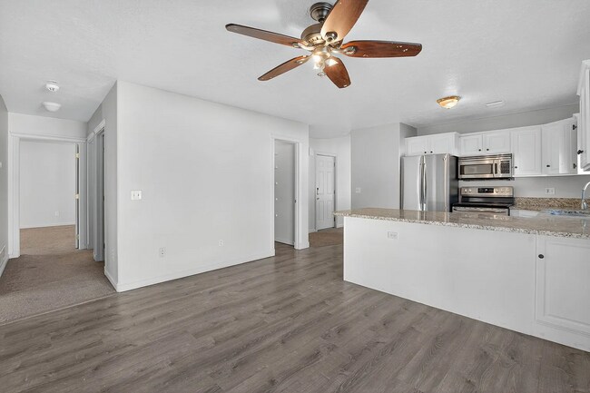 Building Photo - Impressive 5 bed/3 bath twin home in Chubbuck with just under 3000 square feet.