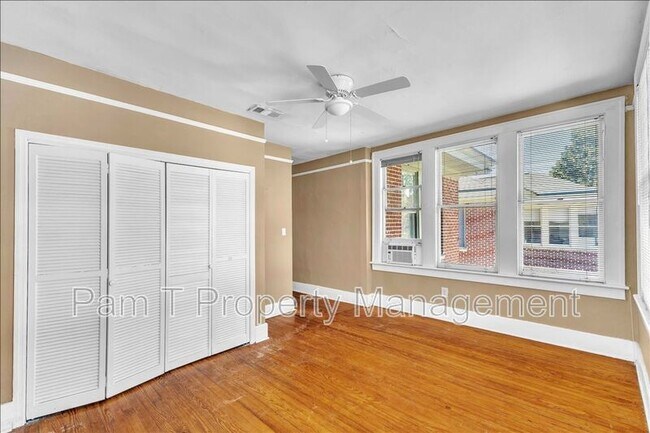 Building Photo - 214 E 48th St