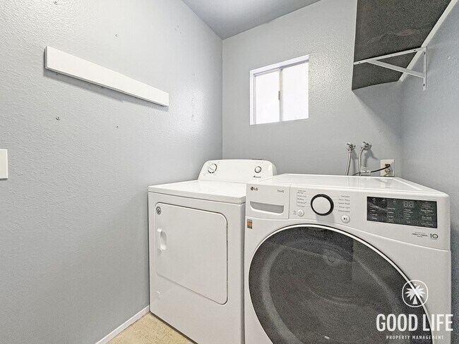 Building Photo - Renovated 4BR Home with Large Yard on Peaceful Cul-de-Sac