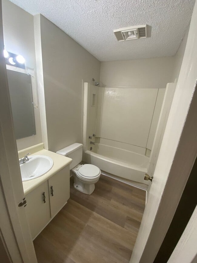 Building Photo - 405 Strasbourg Dr