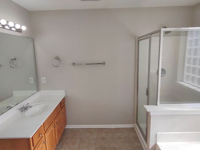 Building Photo - Beautiful Home located in the McCoy Crossing Community!