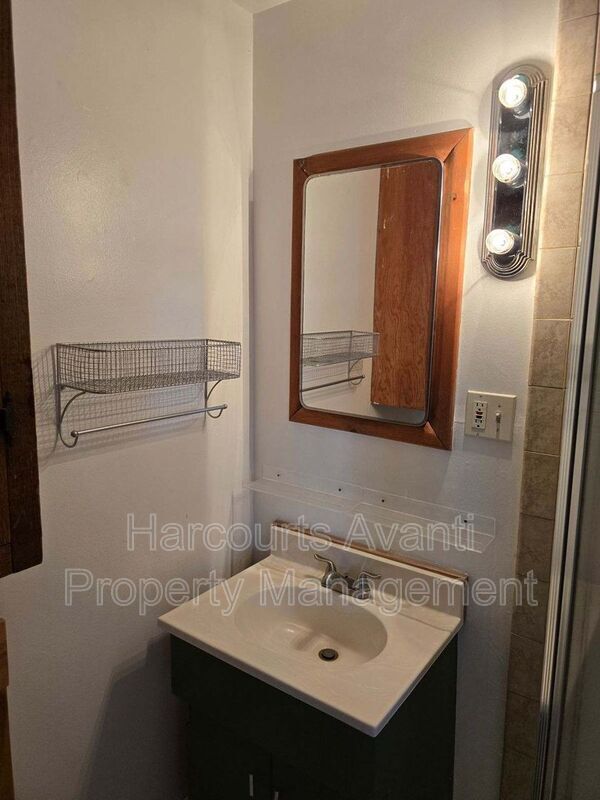 Building Photo - 1701 Old Mammoth Rd