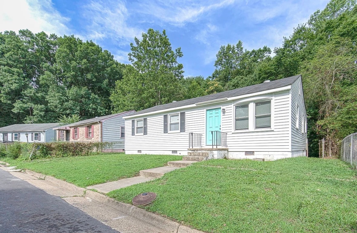Building Photo - 1208 Louis Ln