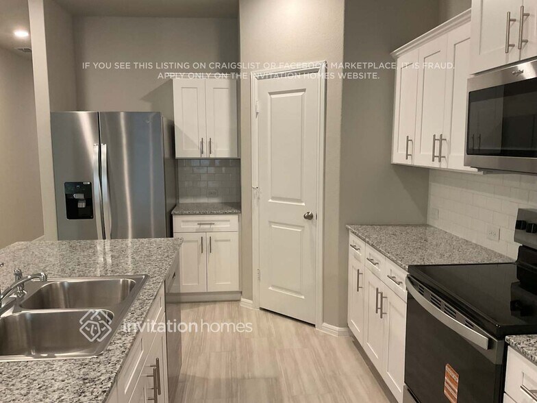 Building Photo - 224 Blanco Dr