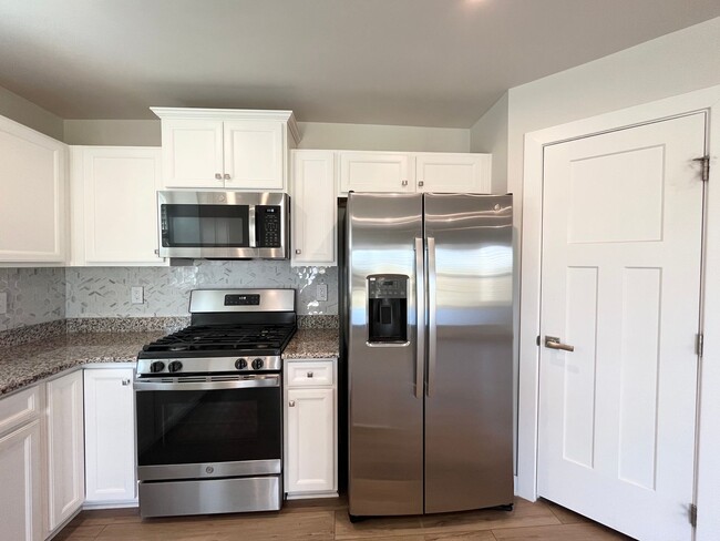 Building Photo - Charming 3BD, 2BA Fuquay Varina Home with ...