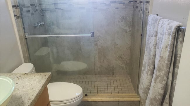 Building Photo - 616 SE 8th Ave