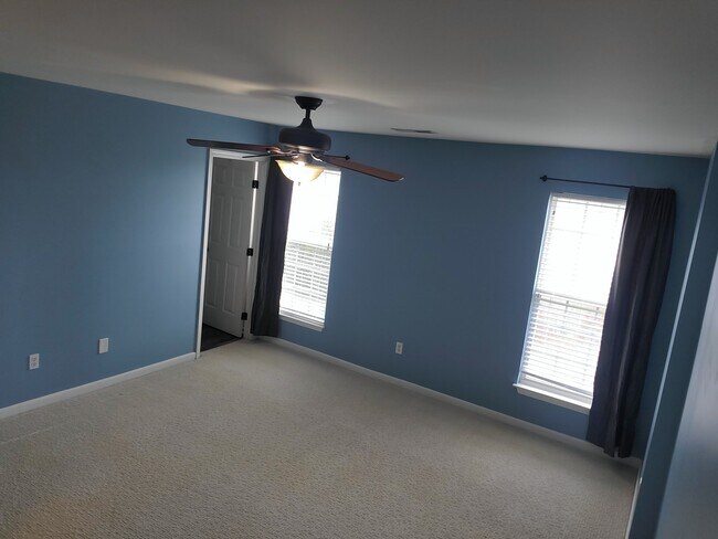 Master bedroom alternate view. - 42 Gr-Pd-51