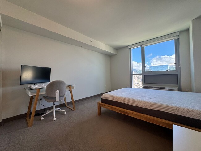 Building Photo - 988 Halekauwila St