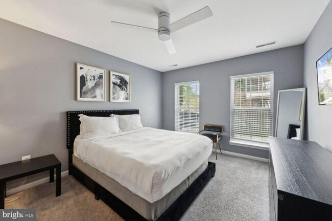 Building Photo - 401 Woodcrest Dr SE