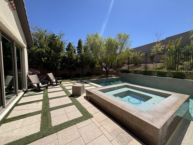 Building Photo - 81 Navarra Canyon Ct