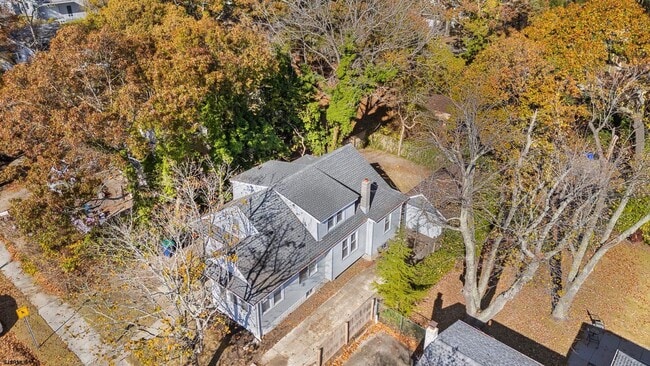 Building Photo - 27 E Groveland Ave