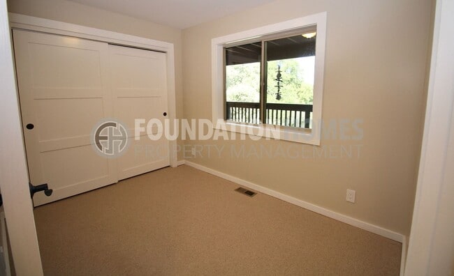 Building Photo - Modern Mill Valley Retreat - Washer/Dryer ...