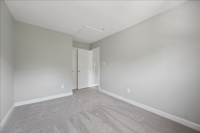 Building Photo - 1004 Collindale Ave