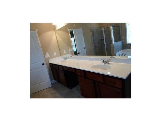 Building Photo - 3095 Carrick Rd