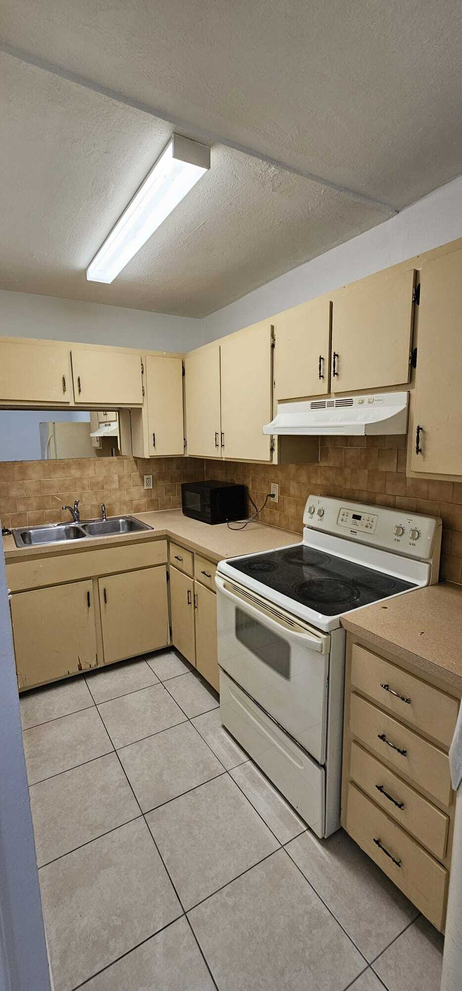 Building Photo - 9614 NW 5th Ave