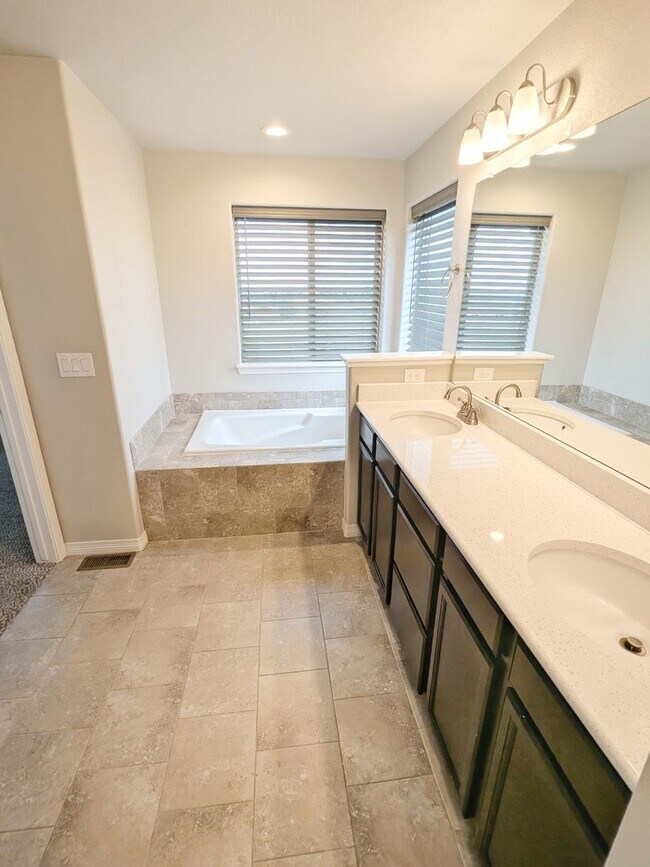 Building Photo - Stunning Modern Home with SHORT TERM LEASE and Breathtaking Mountain Views